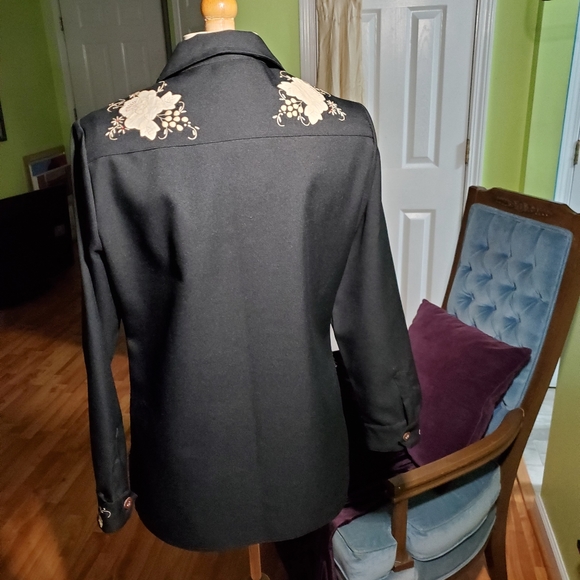 Hand Embroidered Authentic Vintage Jacket - Picture 3 of 6